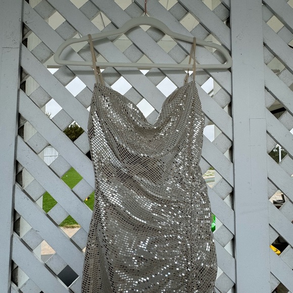 Line and Dot glow up dress - Picture 3 of 6